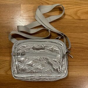 Baggallini Triple Zip Bagg, Silver, Quilted, Crossbody